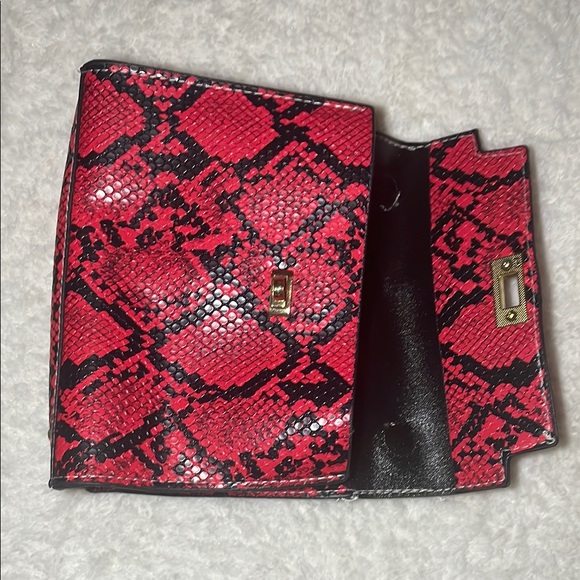 Red Snake Print Handbag - Picture 7 of 13
